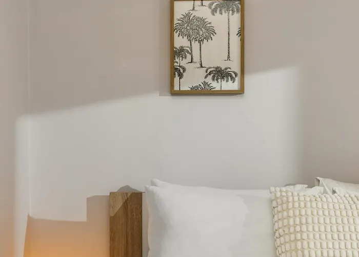 Andromeda By Halu! - Cozy 2-bedroom Apartman *