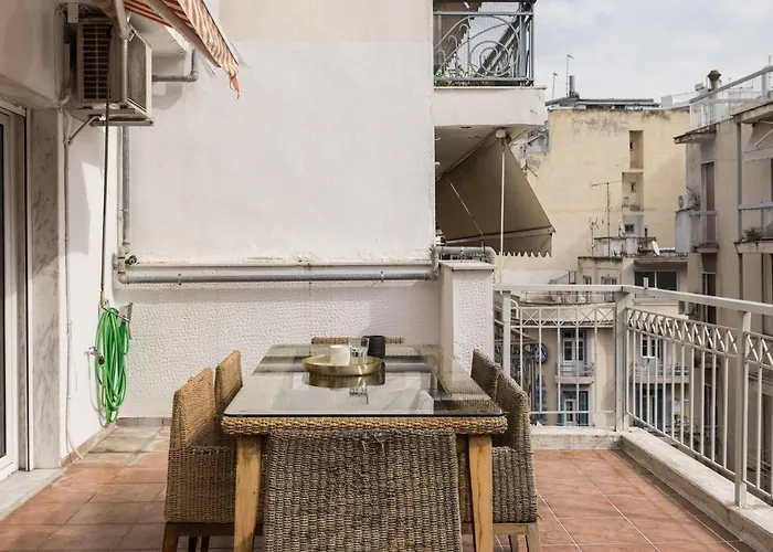 Andromeda By Halu! - Cozy 2-bedroom Salonic