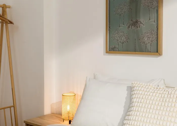 Andromeda By Halu! - Cozy 2-bedroom Салоники